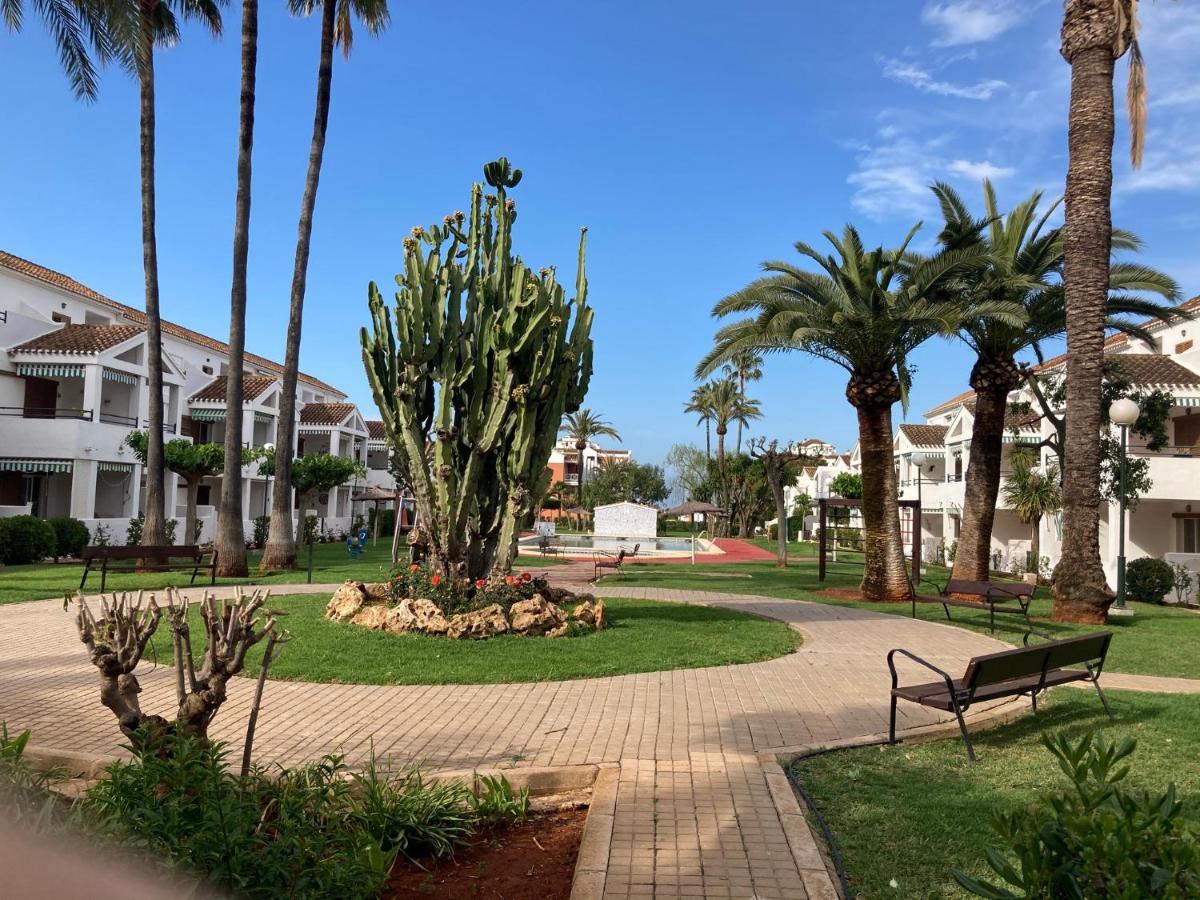 Chalet Adosado En Urbanizacion Con Precioso Jardin Дения Экстерьер фото