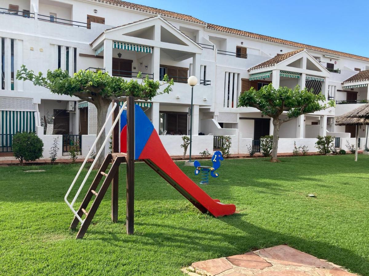 Chalet Adosado En Urbanizacion Con Precioso Jardin Дения Экстерьер фото