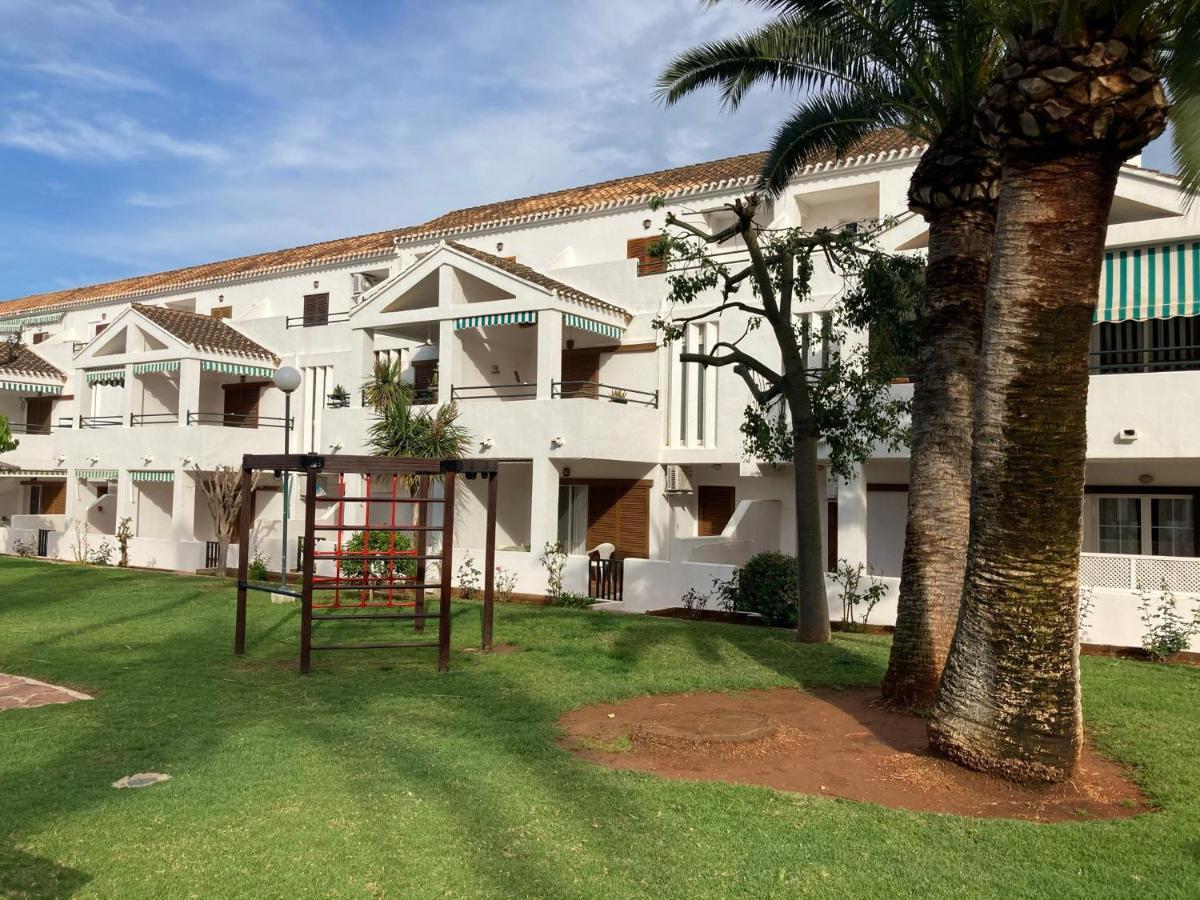 Chalet Adosado En Urbanizacion Con Precioso Jardin Дения Экстерьер фото