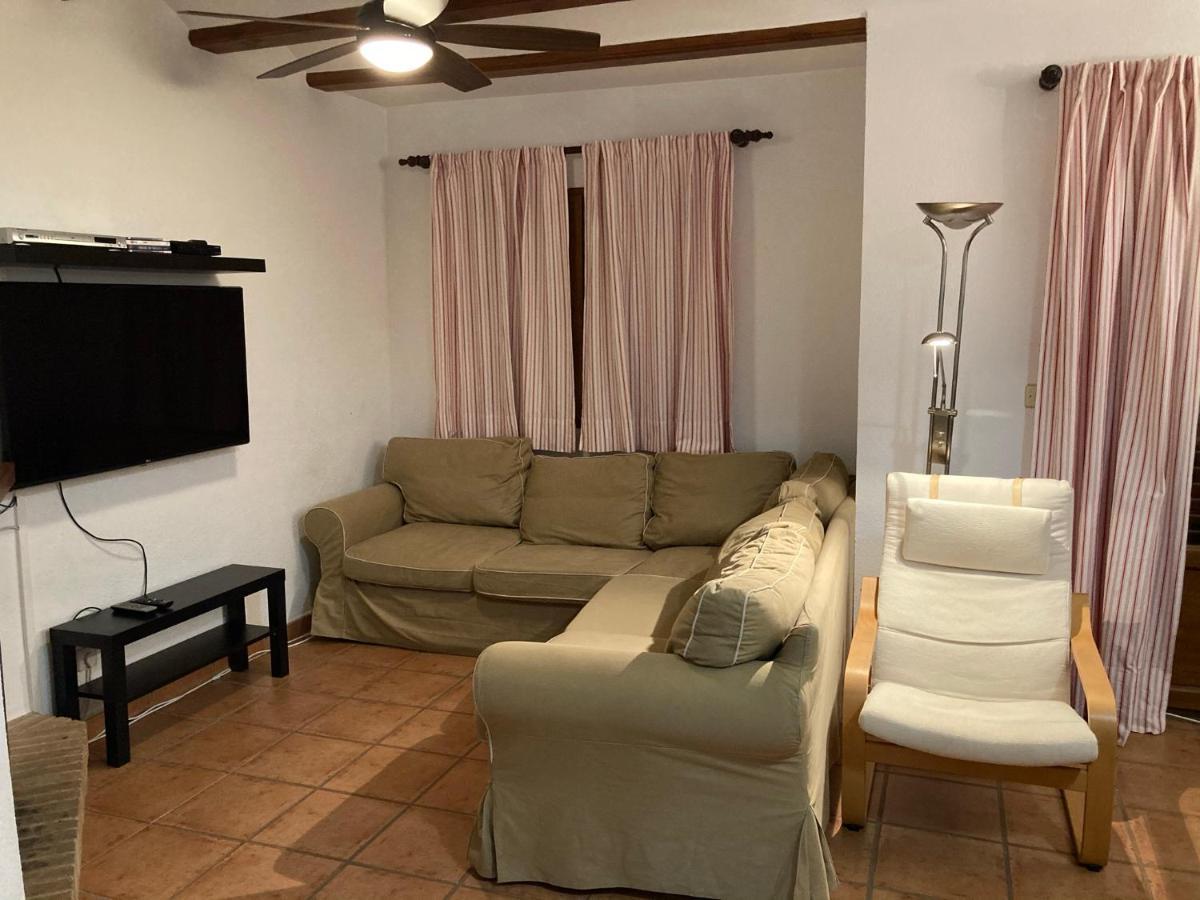 Chalet Adosado En Urbanizacion Con Precioso Jardin Дения Экстерьер фото